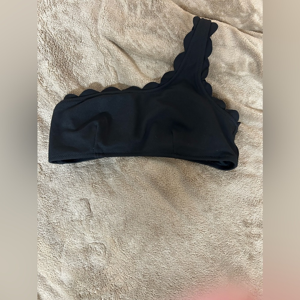 Scalloped One Shoulder Bikini Top